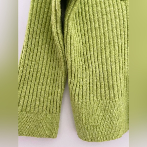 Zara’s crewneck sweater - Picture 4 of 5